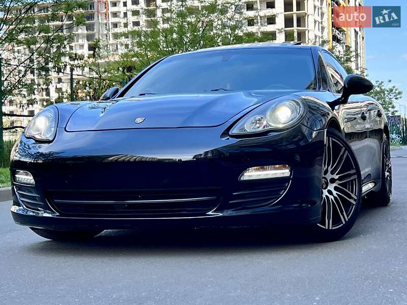 Седан Porsche Panamera 2012 в Одессе