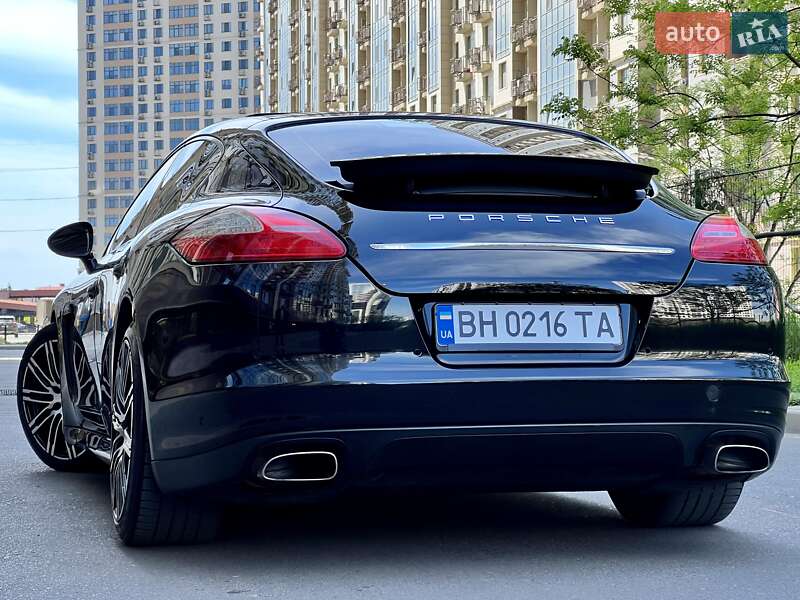 Седан Porsche Panamera 2012 в Одессе