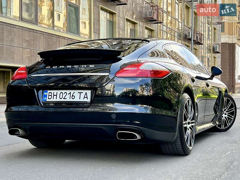 Седан Porsche Panamera 2012 в Одессе