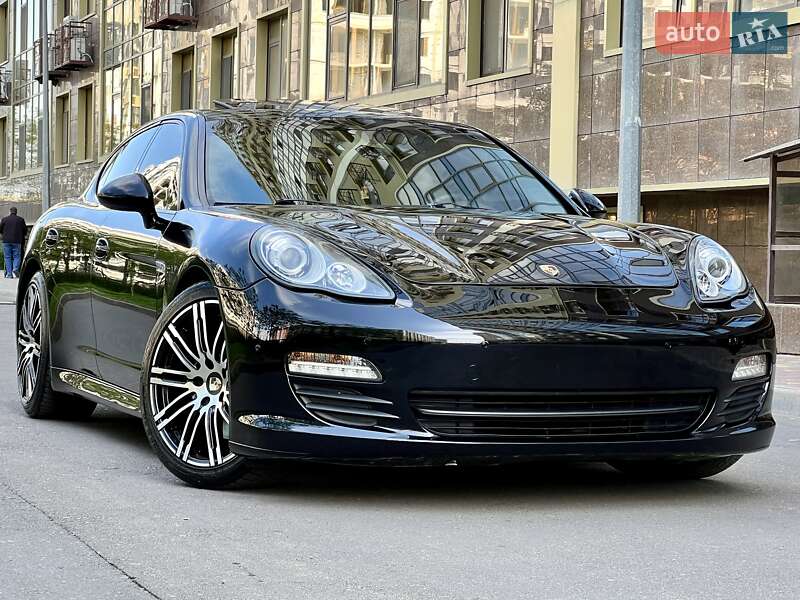 Седан Porsche Panamera 2012 в Одессе