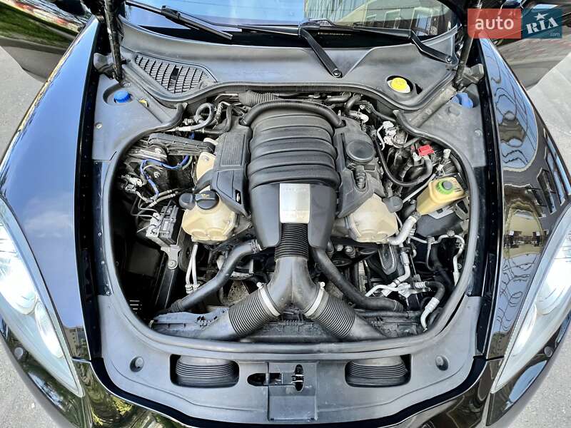 Седан Porsche Panamera 2012 в Одессе