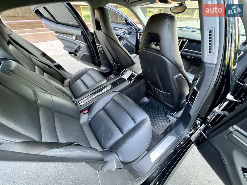 Седан Porsche Panamera 2012 в Одессе