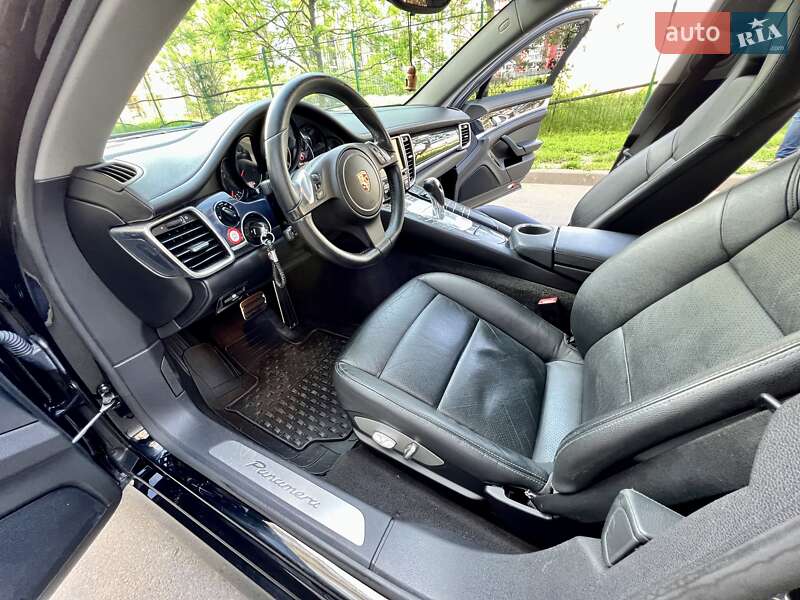 Седан Porsche Panamera 2012 в Одессе