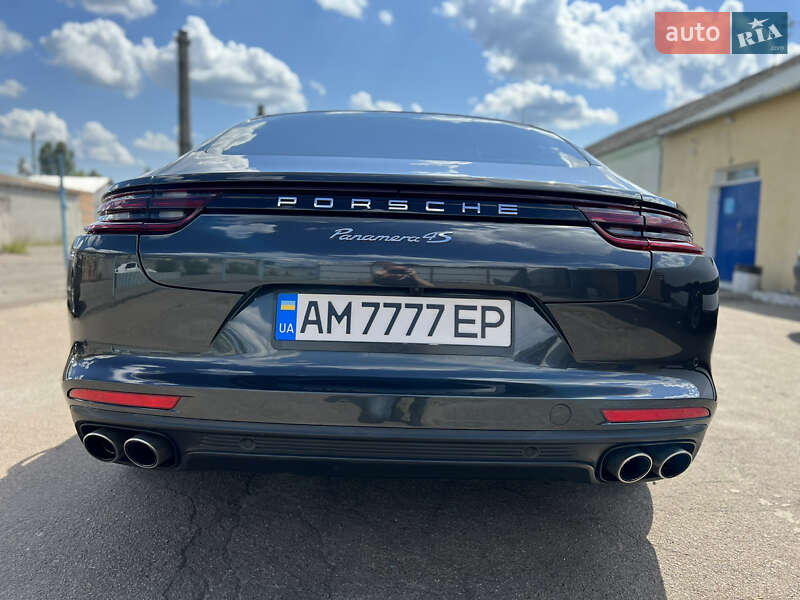 Фастбэк Porsche Panamera 2017 в Житомире