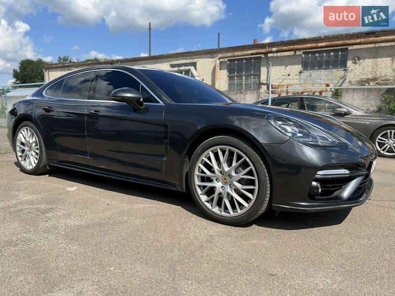 Фастбэк Porsche Panamera 2017 в Житомире