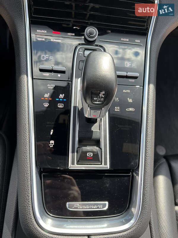 Фастбэк Porsche Panamera 2017 в Житомире