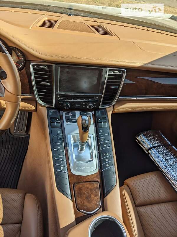 Фастбэк Porsche Panamera 2011 в Киеве