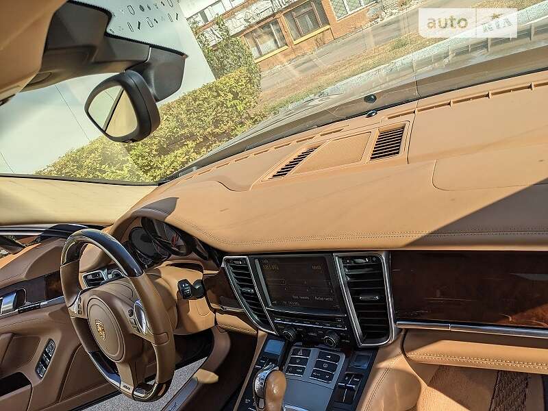 Фастбэк Porsche Panamera 2011 в Киеве