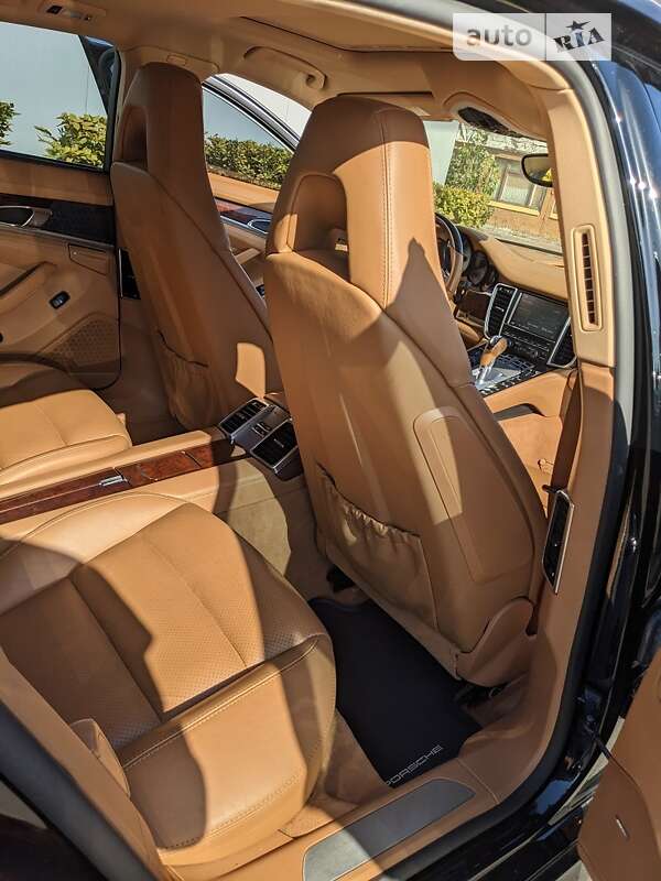 Фастбэк Porsche Panamera 2011 в Киеве