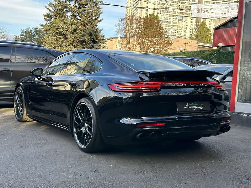 Фастбэк Porsche Panamera 2018 в Киеве