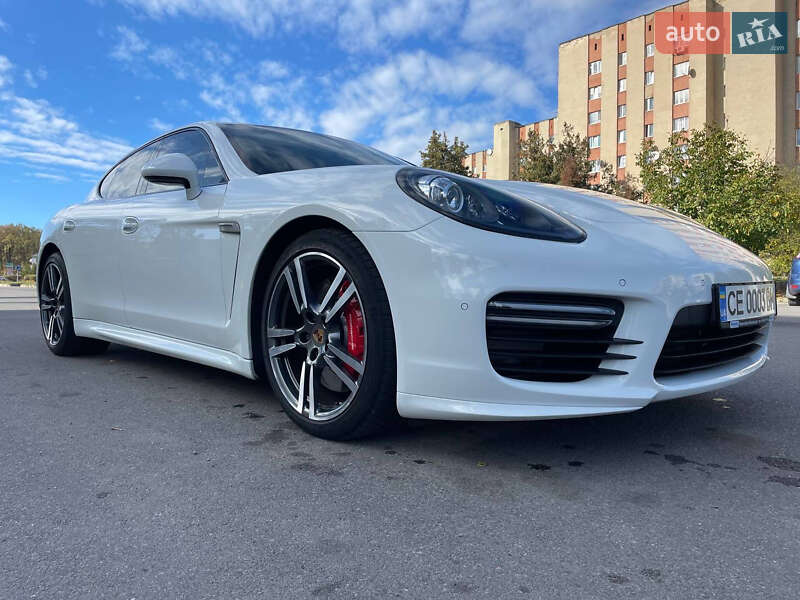 Фастбэк Porsche Panamera 2013 в Новоднестровске