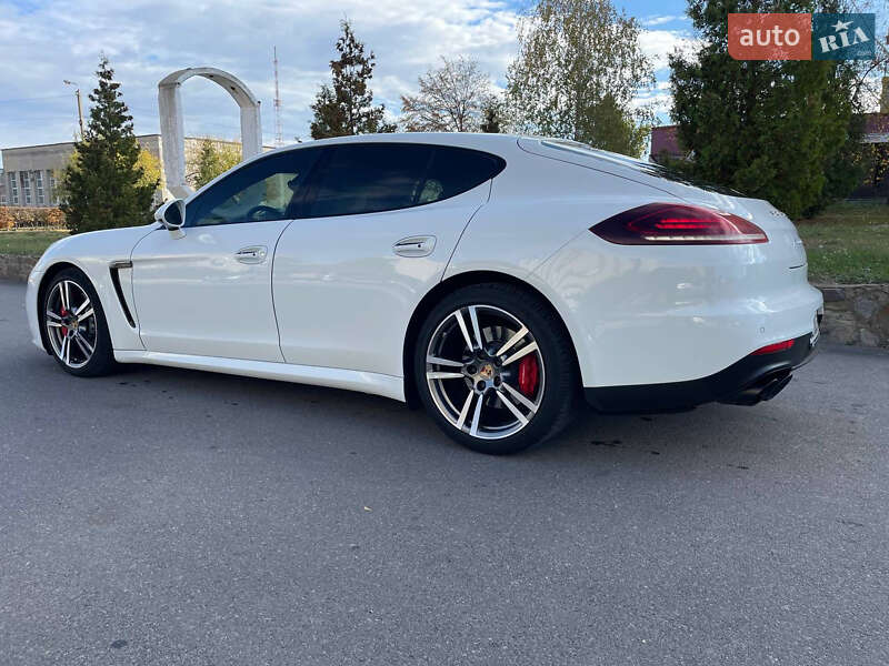 Фастбэк Porsche Panamera 2013 в Новоднестровске