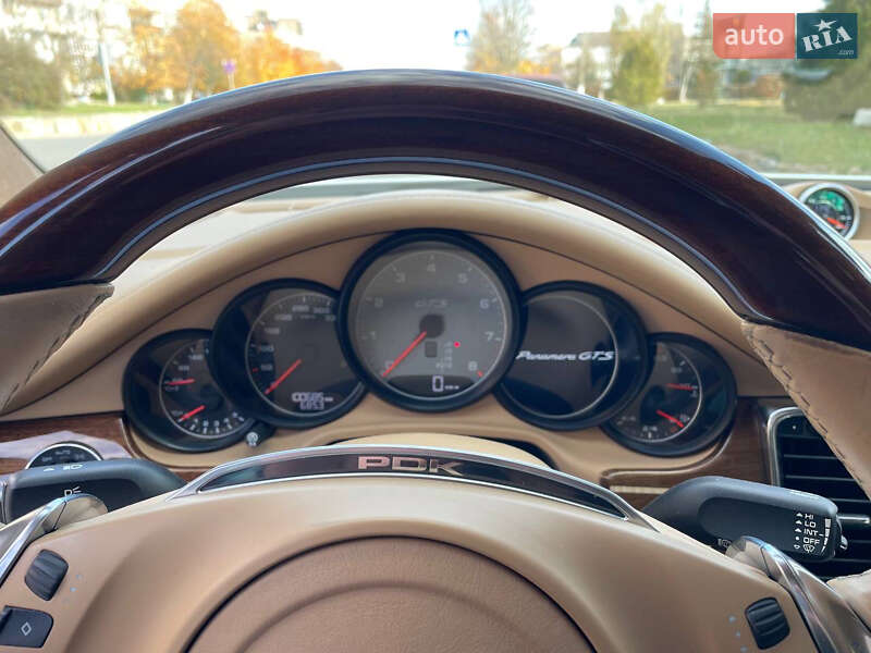 Фастбэк Porsche Panamera 2013 в Новоднестровске