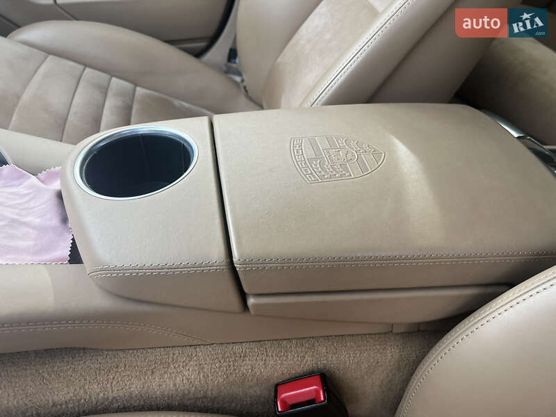 Фастбэк Porsche Panamera 2013 в Новоднестровске