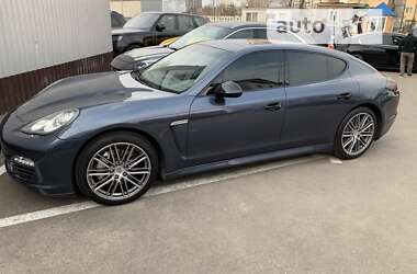 Фастбек Porsche Panamera 2010 в Києві