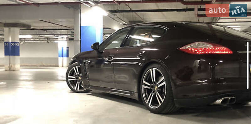 Фастбэк Porsche Panamera 2012 в Львове