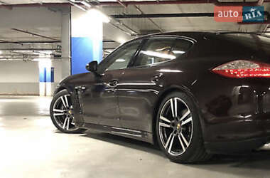 Фастбэк Porsche Panamera 2012 в 