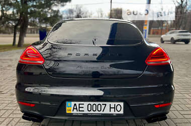 Фастбэк Porsche Panamera 2013 в 