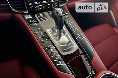 Фастбэк Porsche Panamera 2013 в 