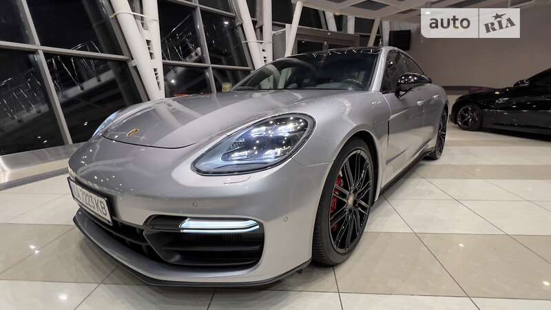 Фастбэк Porsche Panamera 2019 в Киеве