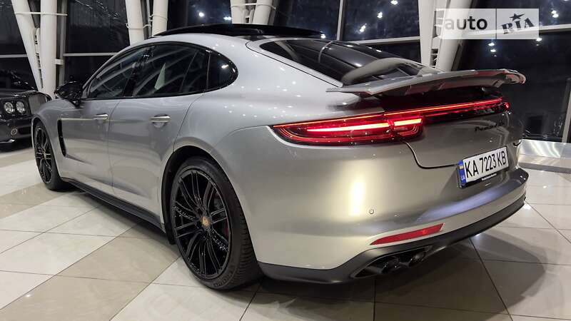 Фастбэк Porsche Panamera 2019 в Киеве