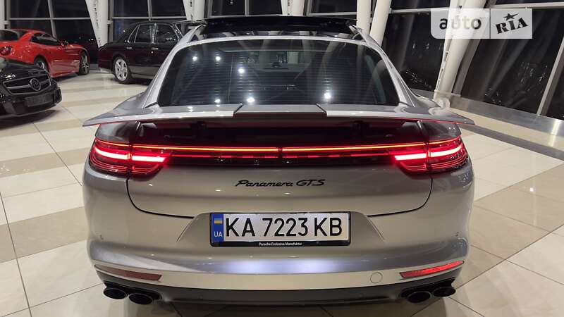 Фастбэк Porsche Panamera 2019 в Киеве