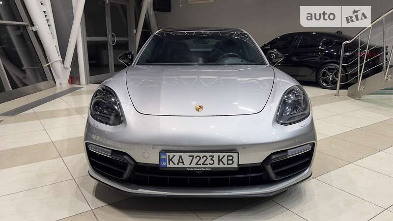 Фастбэк Porsche Panamera 2019 в Киеве