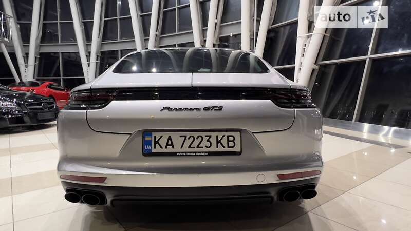 Фастбэк Porsche Panamera 2019 в Киеве