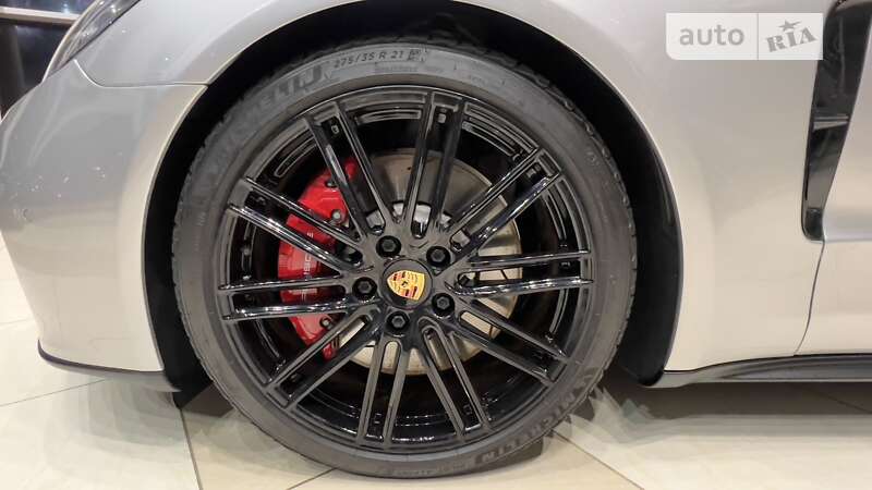 Фастбэк Porsche Panamera 2019 в Киеве