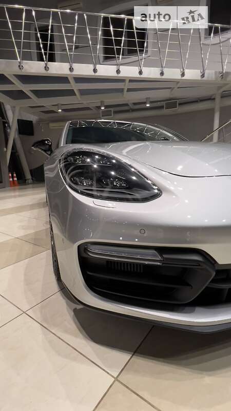Фастбэк Porsche Panamera 2019 в Киеве