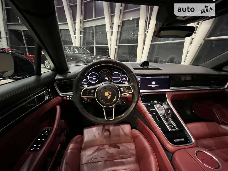 Фастбэк Porsche Panamera 2019 в Киеве