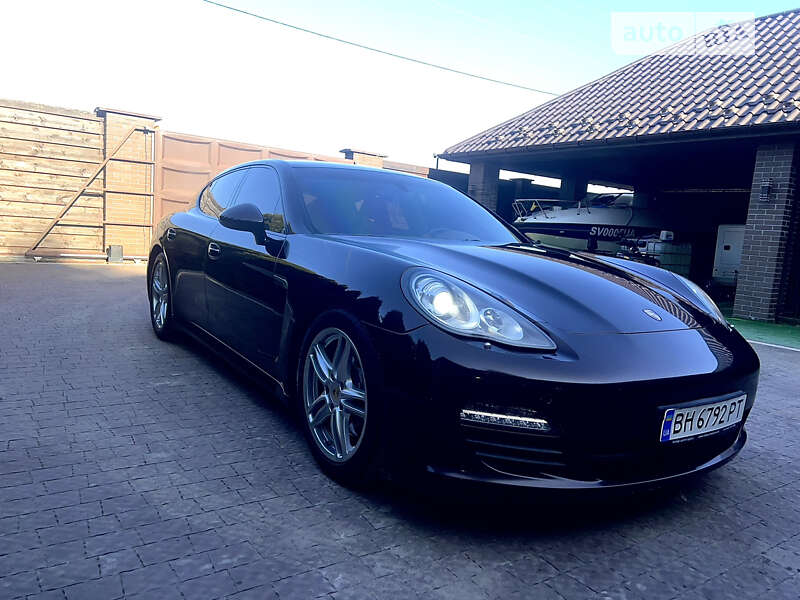 Фастбэк Porsche Panamera 2012 в Николаеве
