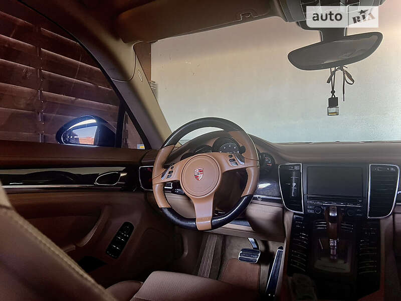 Фастбэк Porsche Panamera 2012 в Николаеве
