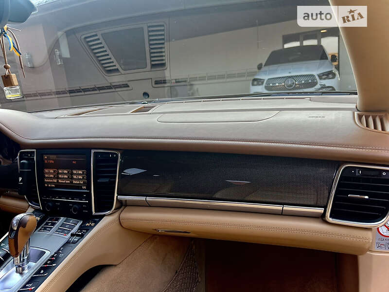 Фастбэк Porsche Panamera 2012 в Николаеве