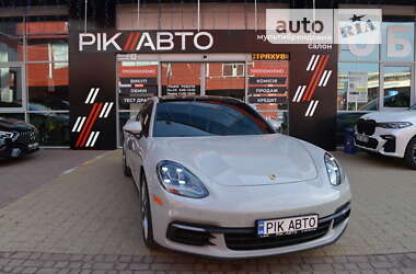Фастбэк Porsche Panamera 2018 в Львове
