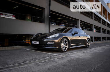 Фастбэк Porsche Panamera 2010 в Львове