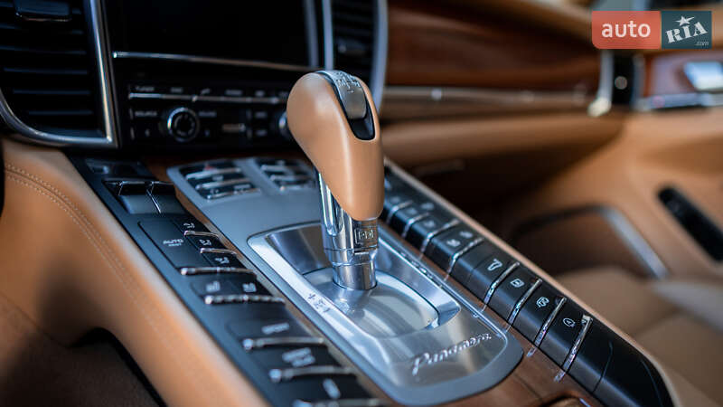 Фастбэк Porsche Panamera 2010 в Львове фото 20 Фастбэк Porsche Panamera 2010 в Львове