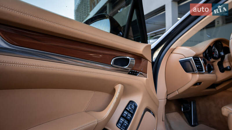 Фастбэк Porsche Panamera 2010 в Львове фото 27 Фастбэк Porsche Panamera 2010 в Львове