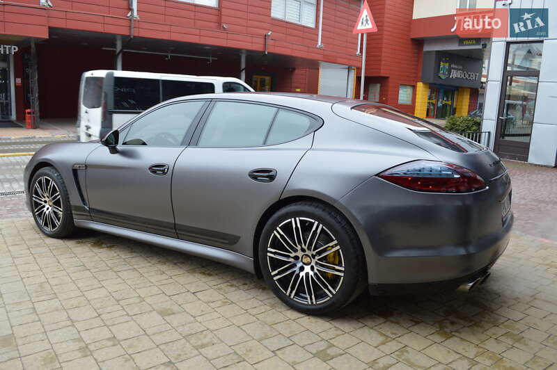 Фастбэк Porsche Panamera 2011 в Львове