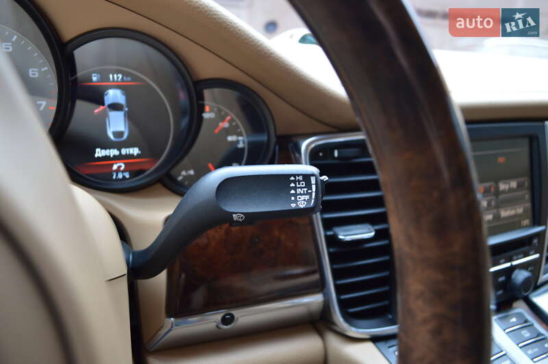 Фастбэк Porsche Panamera 2011 в Львове