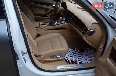 Фастбэк Porsche Panamera 2011 в 