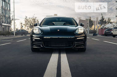 Фастбэк Porsche Panamera 2013 в Киеве