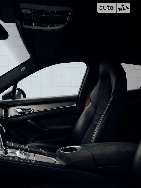 Фастбэк Porsche Panamera 2012 в Кременчуге