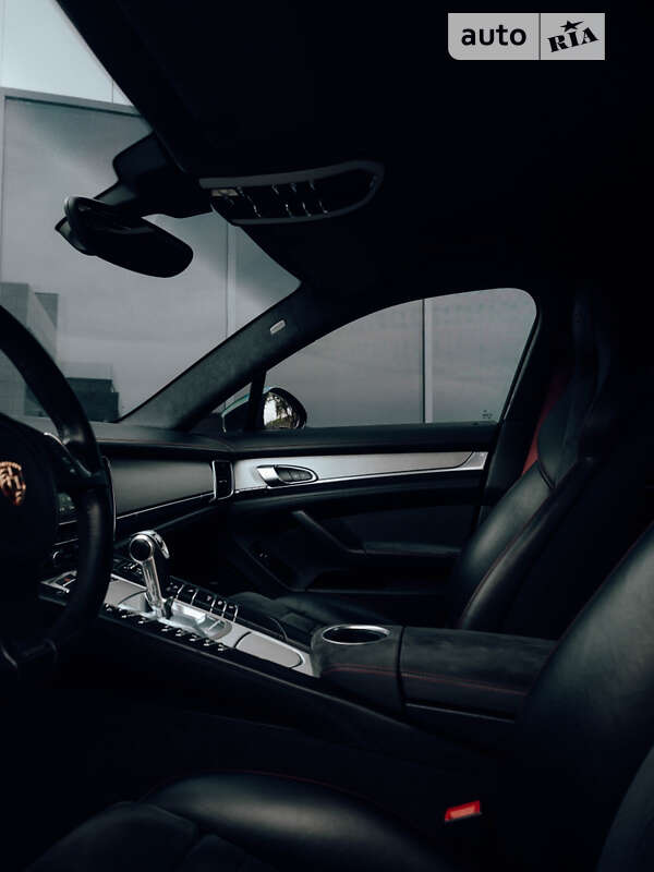 Фастбэк Porsche Panamera 2012 в Кременчуге