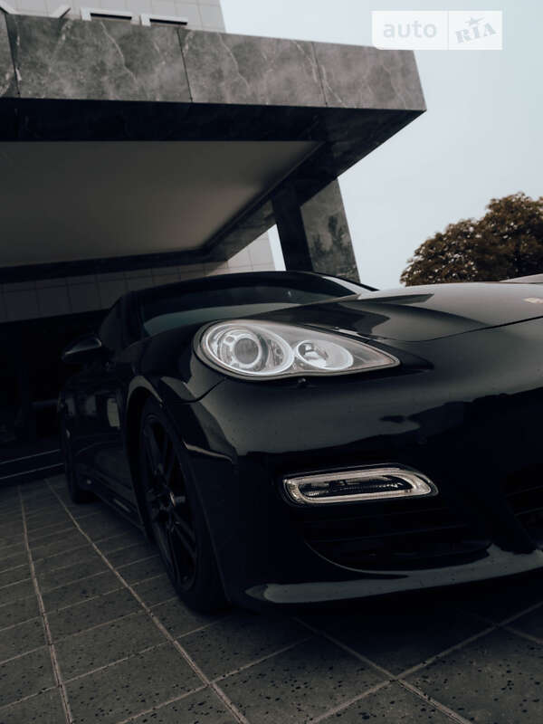 Фастбэк Porsche Panamera 2012 в Кременчуге