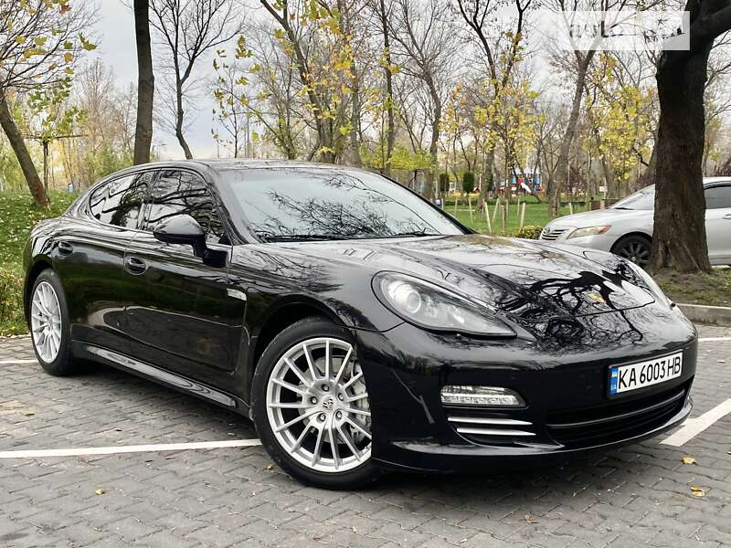 Фастбэк Porsche Panamera 2011 в Киеве