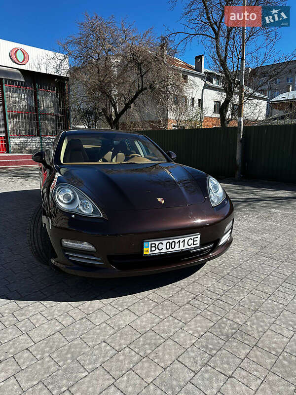 Фастбэк Porsche Panamera 2012 в Львове