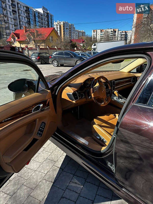 Фастбэк Porsche Panamera 2012 в Львове