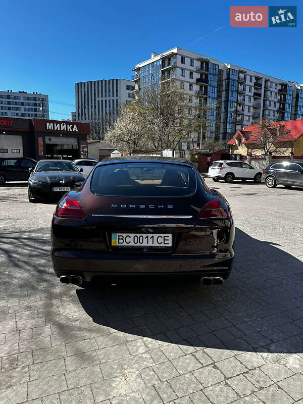 Фастбэк Porsche Panamera 2012 в Львове