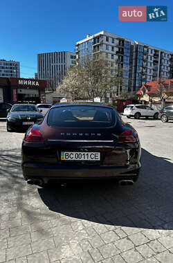 Фастбэк Porsche Panamera 2012 в 